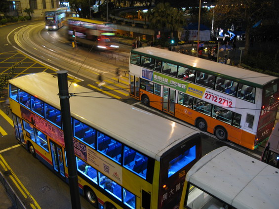 V Hong Kongu je v provozu také øada noèních linek s ponìkud vyšším tarifem.