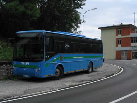 Regionální autobusy v Lombradii mají vìtšinou modrý nátìr a podle znaèky je patrný pøibližující se vliv Francie. Na autobusech najdete také logo zdejšího IDS, majícího støed v Milánu.
