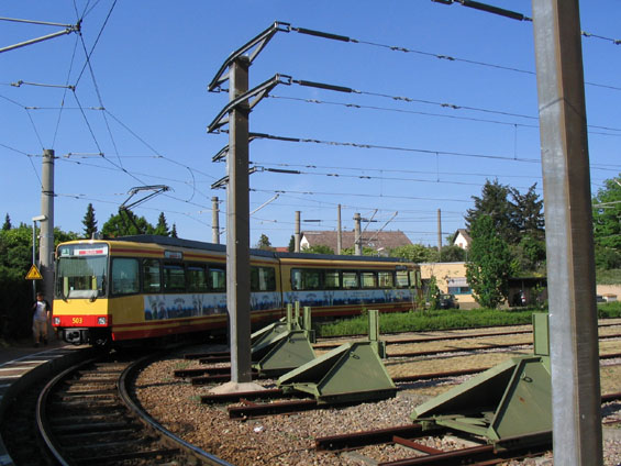 Smyèka Hochstetten na koneèné linek S1 a S11 vyplnìná odstavnými kolejemi a doplnìná malým depem.