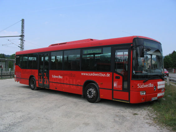 Turecký Mercedes Conecto dopravce Südwestbus. Do regionálních autobusù je povolen nástup pouze pøedními dveømi.