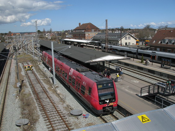 Koneèná stanice Hellerup pro tangenciální linku F. Jezdí na ní pouze ètyøvozové jednotky, zato v desetiminutovém intervalu i o víkendu.