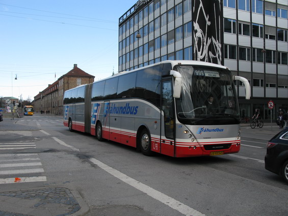Do Švédska nejezdí z Kodanì jenom vlaky, ale i tyto dálkové kloubové autobusy.