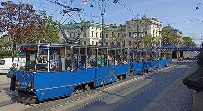 Polsk Krakov m novou tramvajovou tra s velkm zchytnm parkovitm na severu msta a stav novou spojovac tra do severovchodnch sdli vetn krtkho tunelu. Mstn dopravn podnik podil t...