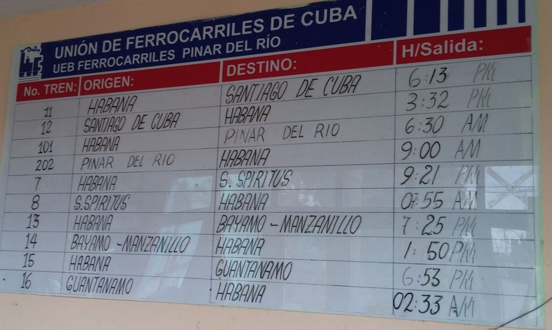 Na všechny tyto vlaky se tady v Pinar del Río asi dají koupit lístky, ve skuteènosti odtud žádný ze jmenovaných vlakù nejezdí, pouze místní frekvence uvedená na jiné tabuli.