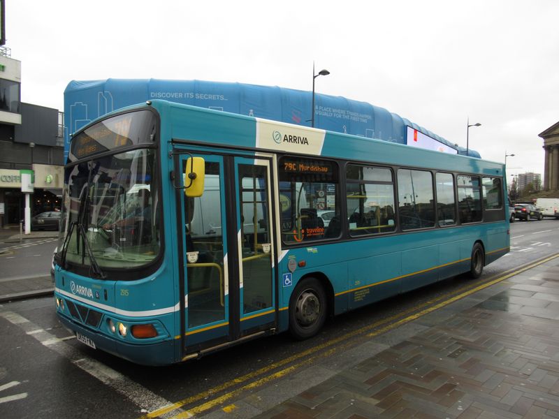 Jednopodlažní mìstské autobusy jsou tu podobnì jako jinde v Anglii ve výrazné menšinì. Maximum sedaèek a pouze jedny dveøe jsou standardem i pro tyto vozy.