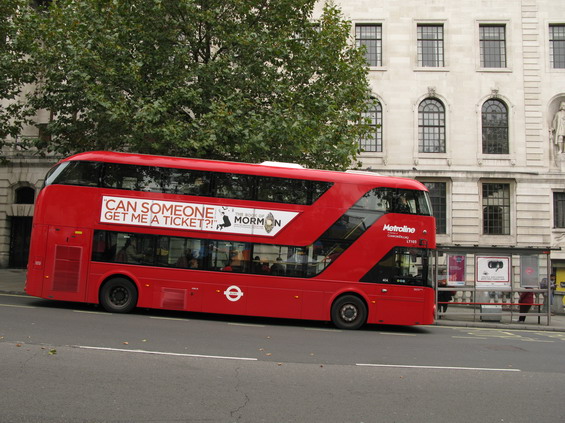 Nový Routemaster navazuje svým neotøelým vzhledem na dlouhou tradici starých Routemasterù. Tìchto autobusù bude jezdit po Londýnì celkem 600.