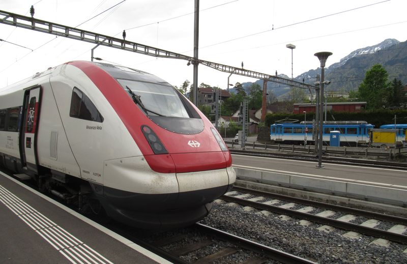 Nejen S-Bahn, ale i rychlovlaky ICN vás za pár minut odvezou z centra Lucernu do stanice Arth-Goldau, kde se pøestupuje na zubaèku Rigibahn vedoucí na stejnojmennou horu východnì od Lucernského jezera.