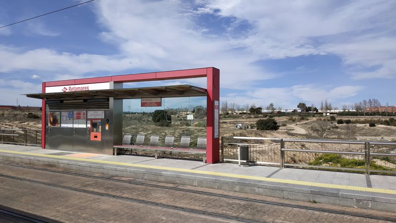 Jedna z „pouštních“ stanic tramvajové linky ML3. Ta vyjíždí spolu s linkou ML2 od stanice metra è. 10 Colonia Jardín. Obì linky se pak hned rozdìlují.