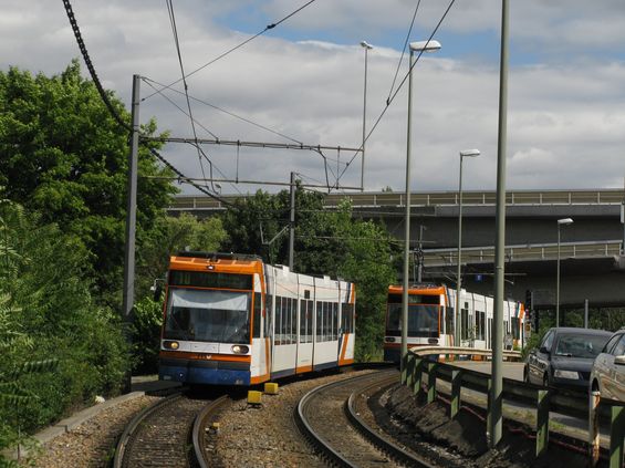 V Ludwigshafenu jezdí tramvaje taktéž v základním intervalu 10 minut. Z Mannheimu sem míøí linky 4, 6, 7 a 8. Jediná èistì místní linka 10 má interval desetiminutový.