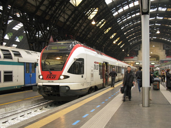 TILO - spoleèný podnik švýcarských a italských železnic provozuje tyto elektrické jednotky Stadler na trase mezi Milánem a Bellinzonou.
