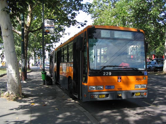 Koneèná okružní linky 91 a trolejbus Bredabus.
