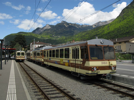 Dolní stanice "Aigle" hnìdé zubaèky do Leysinu. Zde se pøestupuje na hlavní dálkovou tra� z Ženevy, Lausanne a Montreux do Martigny.