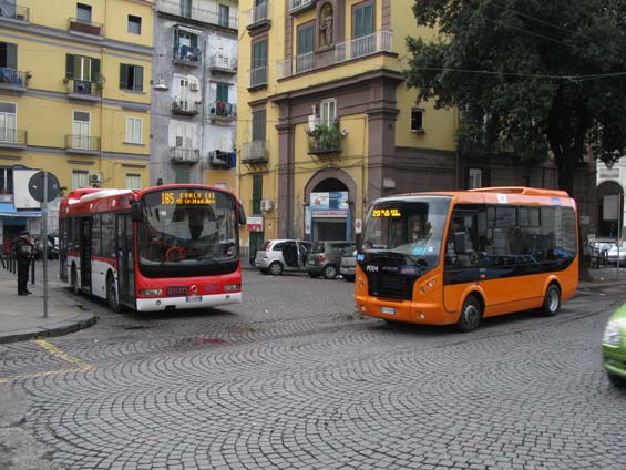 Velká èást mìstských linek je zajiš�ována malými autobusy. Ty nejmenší byly nedávno doplnìny tureckými minibusy Otokar.