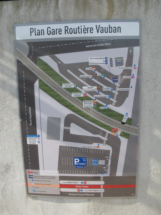 Poblíž tramvajové zastávky Vauban na severovýchodním okraji centra vzniklo nové autobusové nádraží pro nìkteré mìstské i pøímìstské linky ve smìru od východu a severu. Konèí zde také páteøní linka 6. Nechybí ani záchytné parkovištì P+R.