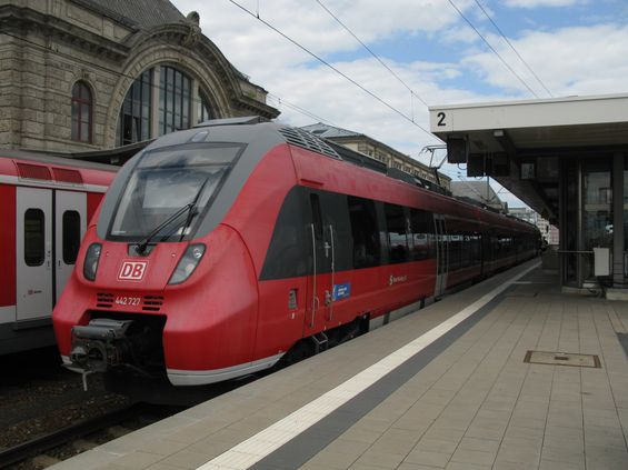 DB provozují na 4 linkách místního S-Bahnu také stále více nových moderních ètyøvozových elektrických jednotek Talent 2 od Bombardieru. Pøelomová zmìna se však oèekává v roce 2018, kdy by mìlo dojít ke zmìnì dopravce pøímìstských vlakù. Soutìž na provozování norimberského S-Bahnu totiž vyhrál britský National Express s èeskými elektrickými jednotkami Regio Panter od Škodovky.