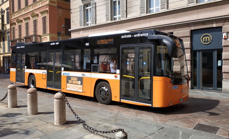 I v Parmì si poøídili nìkolik výkøikù italské autobusové módy – vozidla Menarinibus.