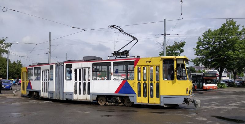 Všechny tramvaje postupnì dostaly místní žlutý nátìr, a to bìhem velké rekonstrukce zbývajících tramvajových tratí mezi roky 2014 a 2016. Z pùvodních 6 linek, kterými zahajoval zdejší tramvajový provoz v roce 1987, zùstaly jen dvì – ostatní linky i tratì byly postupnì rušeny v letech 1998-2003.
