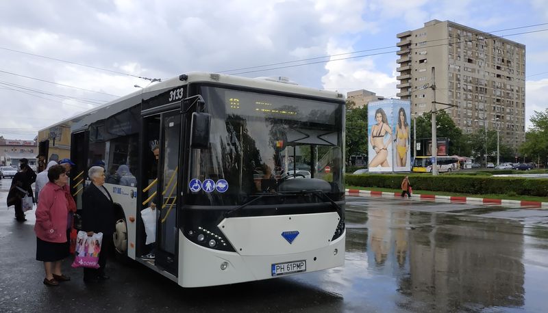 V roce 2018 poøídil místní dopravní podnik TCE 10 nových nízkopodlažních rumunských autobusù Euro Bus Diamond. I pøesto zùstávají ve všedních dnech ve službì pøestárlé Ikarusy 260 a 280.