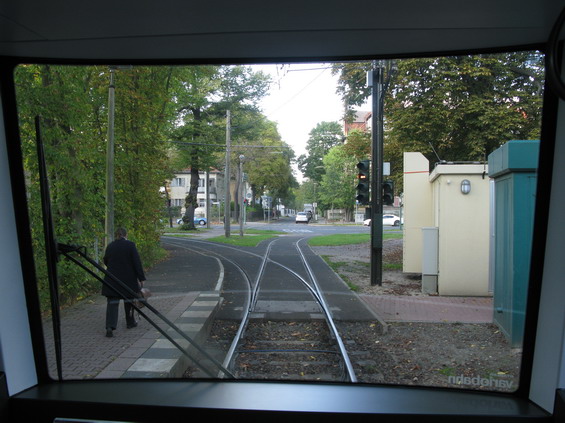 Koneèná linky 93 Glienicker Brücke na konci Postupimi nemá smyèku - tramvaje se tu otáèejí couváním na kolejovém trojúhelníku.