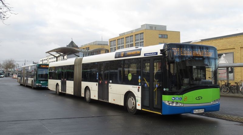 Ve flotile druhého nejvìtšího místního dopravce Regiobus Potsdam Mittelmark je také nìkolik polských Solarisù v rùzných délkových variantách. Naposledy obnovil svùj vozový park autobusy Mercedes-Benz.