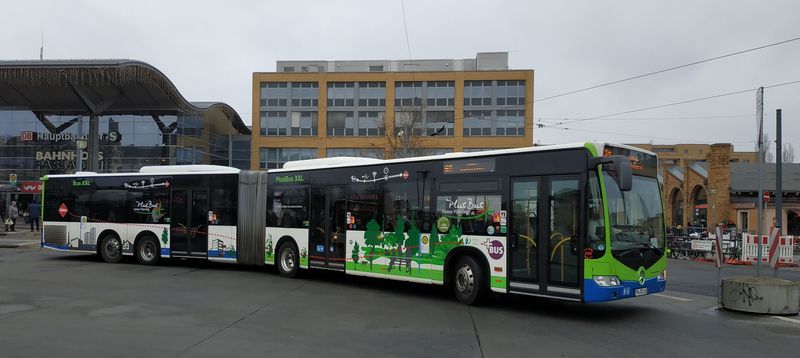 V ulicích Postupimi novì potkáte také 7 tìchto XXL autobusù Mercedes-Benz Capacity. Provozuje je místní regionální dopravce Regiobus Potsdam Mittelmark.