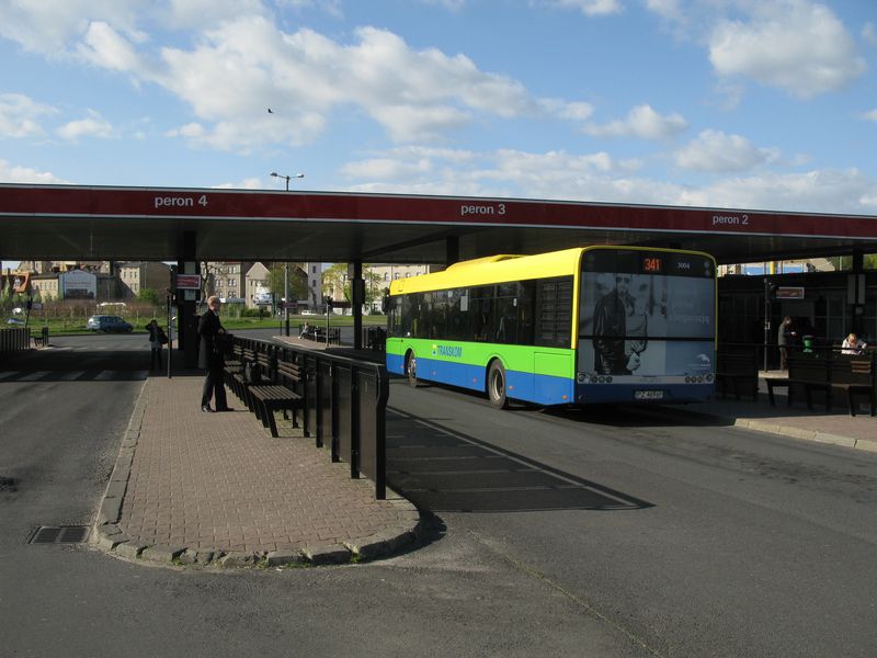 Solaris na pøímìstské lince dopravce Transkom v dalším velkém autobusovém terminálu – Rondo Œrodka.