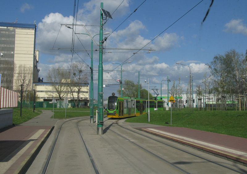 Nová tra� z roku 2012 konèí ve ètvrti Franowo již povrchovì a to u nejvìtší polské vozovny, která byla otevøena spoleènì s touto novou tratí a bydlí zde nové polské tramvaje Solaris.