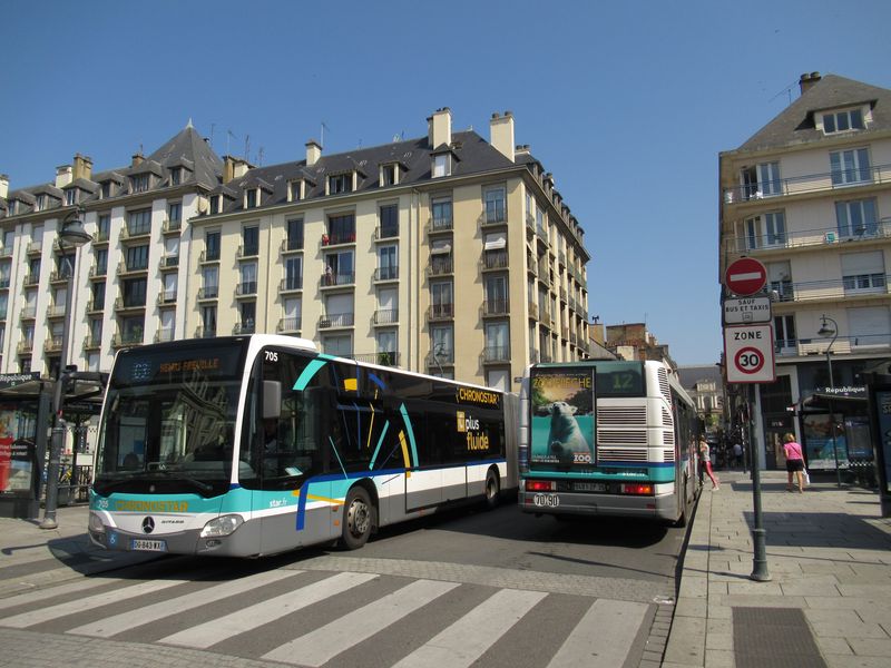 Na páteøních linkách Chronostar potkáte hlavnì kloubové autobusy Mercedes-Benz Citaro. Linky C1 až C6 jezdí v krátkých intervalech kolem 10 minut, ostatní linky mají intervaly delší. Na námìstí Republiky je rozeseta øada zastávek a potkává se tu vìtšina autobusových linek v Rennes.