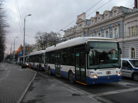 Velkou obnovou prošel také vozový park trolejbusù. Ke kloubovým Solarisùm pøibylo v letech 2007 - 2009 tìchto cca 150 trolejbusù Škoda 24Tr.