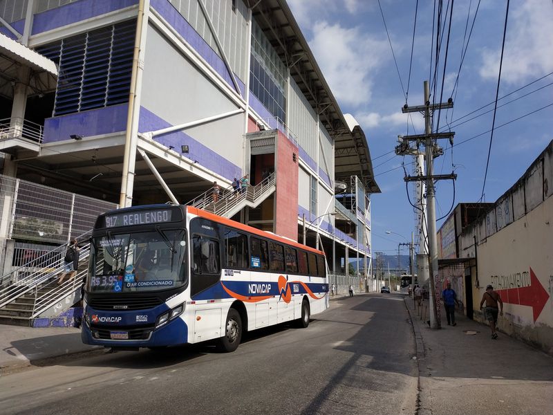 Z této budovy vyjíždìla do roku 2016 mìstská lanovka do chudé ètvrti Alemao. Dnes tu na vlaky Supervía navazují jen místní autobusy.