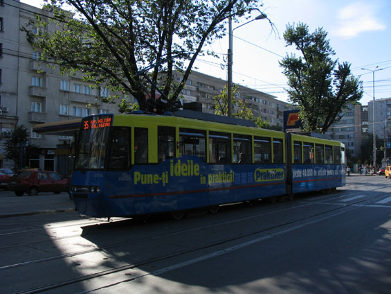 Nejnovìjší tramvaj typu V2A-T údajnì vznikla použitím vybraných dílù z èeských tramvají T4.