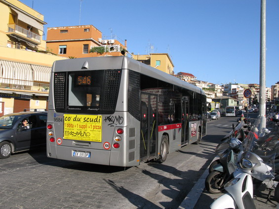 A zde další varianta autobusu v jiné okrajové èásti Øíma. Jen pro dokreslení - v Øímì jezdí 338 denních autobusových linek.