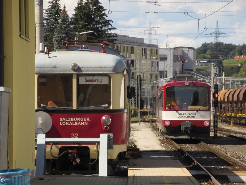 Ve stanici Itzling, která je poslední stanicí salcburské lokální dráhy pøed vjezdem do podzemního úseku smìrem k hlavnímu nádraží, leží vlakové depo a uskladnìn je zde také tento historický vùz z roku 1951, který až do roku 2011 jezdil v bìžném provozu.