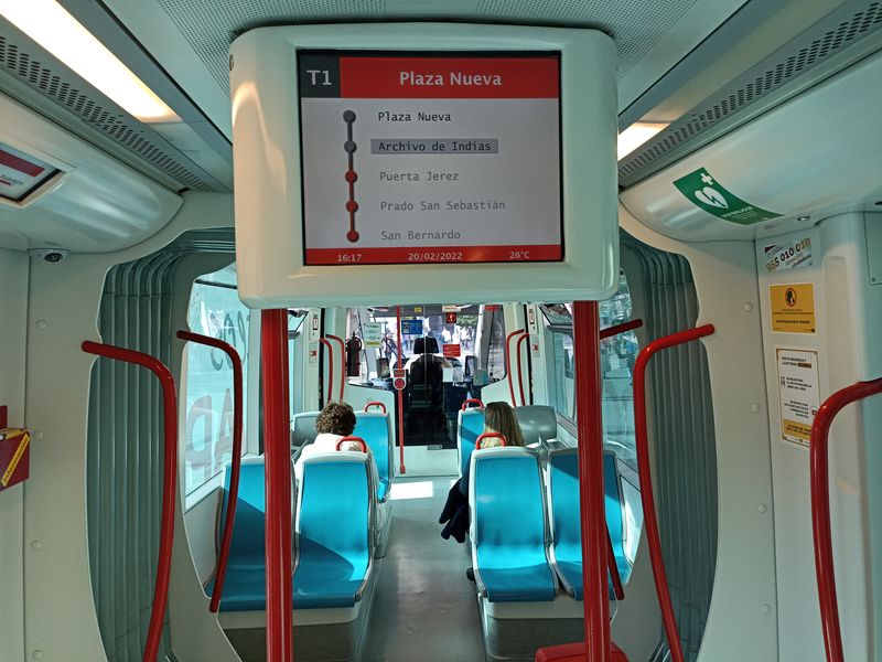 Jednoduchý informaèní systém jednoduché tramvajové linky. Tu stejnì jako autobusy provozuje místní dopravní podnik Tussom, metro má samostatného provozovatele i samostatné jízdenky.
