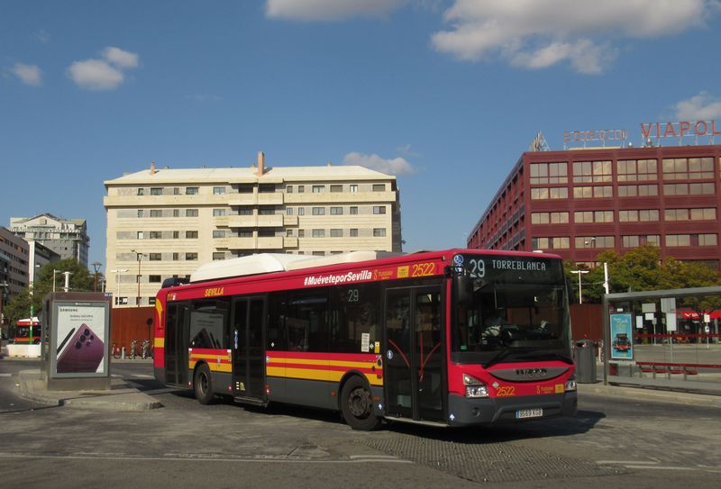 V roce 2018 poøídil mìstský dopravce 13 plynových Urbanwayù od Iveca pro radiální linky 29 a 39 vedené do východního pøedmìstí Torreblanca. Zde v terminálu San Bernardo, kde se pøestupuje na metro, tramvaj i pøímìstské vlaky.