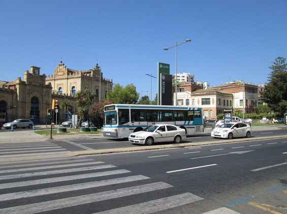 Huelva: Mìsto na jihozápadním cípu Španìlska má cca 150 000 obyvatel a MHD v podobì 9 autobusových linek. Modrobílé autobusy provozuje dopravce EMTUSA.