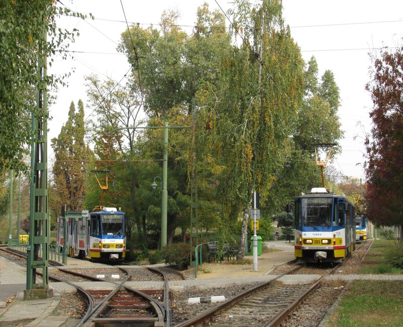 Obratištì Tarján na severu mìsta – koneèná linek 3 a 4. I zde je kusá kolej pro odstavení tramvají na pøestávkách nebo záložních vozidel. Tramvaje KT4D jsou nejrozšíøenìjším typem v Szegedu.