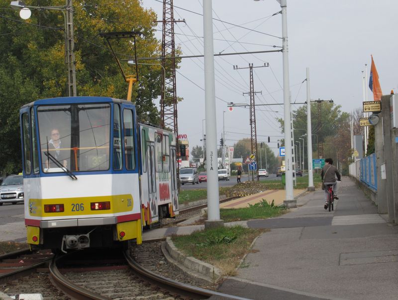 Obratištì Fonögyári út na konci jednokolejné trati na západì mìsta je tvoøeno vratným trojúhelníkem. Tramvaje linky 3F sem jezdí pouze mezi 7. a 18. hodinou v intervalu 20, 24, resp. 30 minut. Tato tramvaj z roku 1985 jezdila pùvodnì v Berlínì, následnì v Postupimi a v roce 2005 se pøestìhovala do Szegedu.