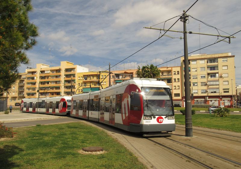 Tramvajový provoz ve Valencii byl obnoven v roce 1994 pomocí tìchto jednosmìrných tramvají UT 3800 od konsorcia Siemens-CAF-GEC Alsthom, které dodnes jezdí v poètu 25 kusù na nejdelší lince 4, zpravidla jsou spøahovány do dvojic.