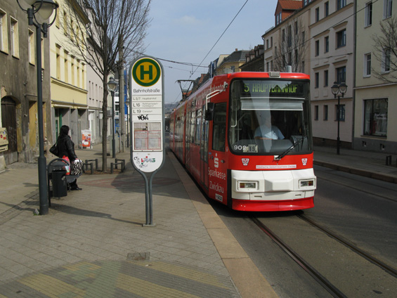 Ve Cvikovì jezdí 12 nízkpodlažních tramvají GT6M od firmy Adtranz a také 24 klasických tramvají KT4D èeské výroby, které bývají èasto spøahovány do dvojic. Rozchod kolejnic je 1000 mm. Zde míøí tramvaj na lince 5 po Nádražní ulici k hlavnímu nádraží. O víkendu po tìchto kolejích jezdí pouze autobusy.
